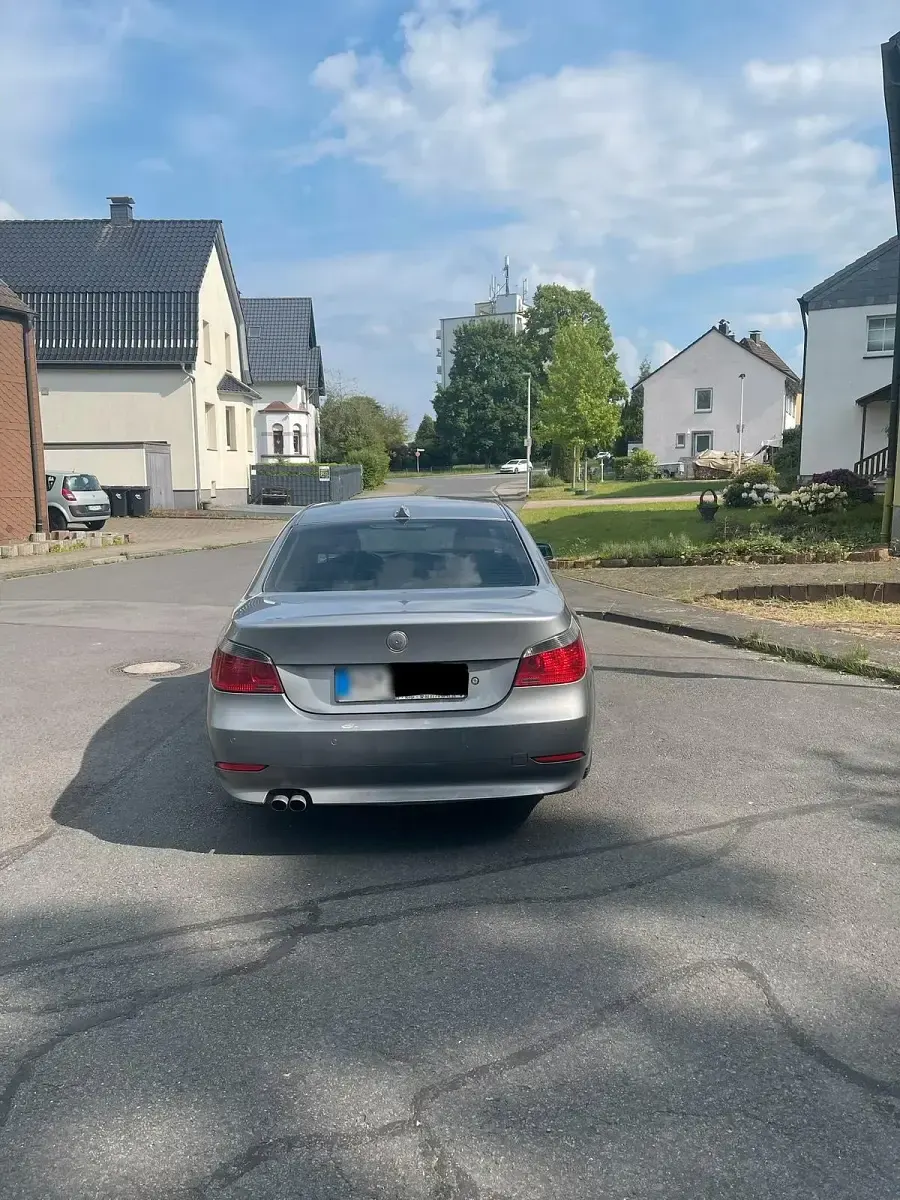 Gebraucht BMW 525 177 PS (130 kW) 2005 Grau Limousine