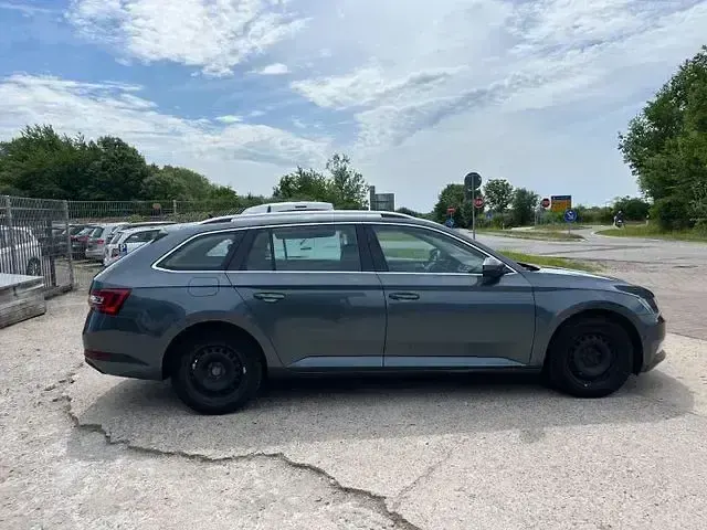 Gebraucht Skoda Superb Style 150 PS (110 kW) 2017 Grau Kombi