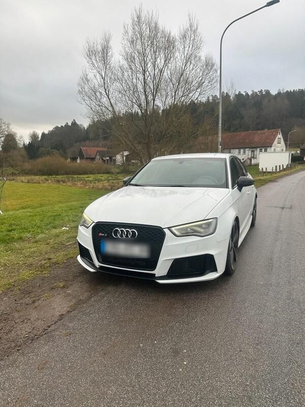 Weiß Gebraucht 2016 Audi RS3 Kleinwagen | 27.650 € (Fairer Preis) - Bild 1/4