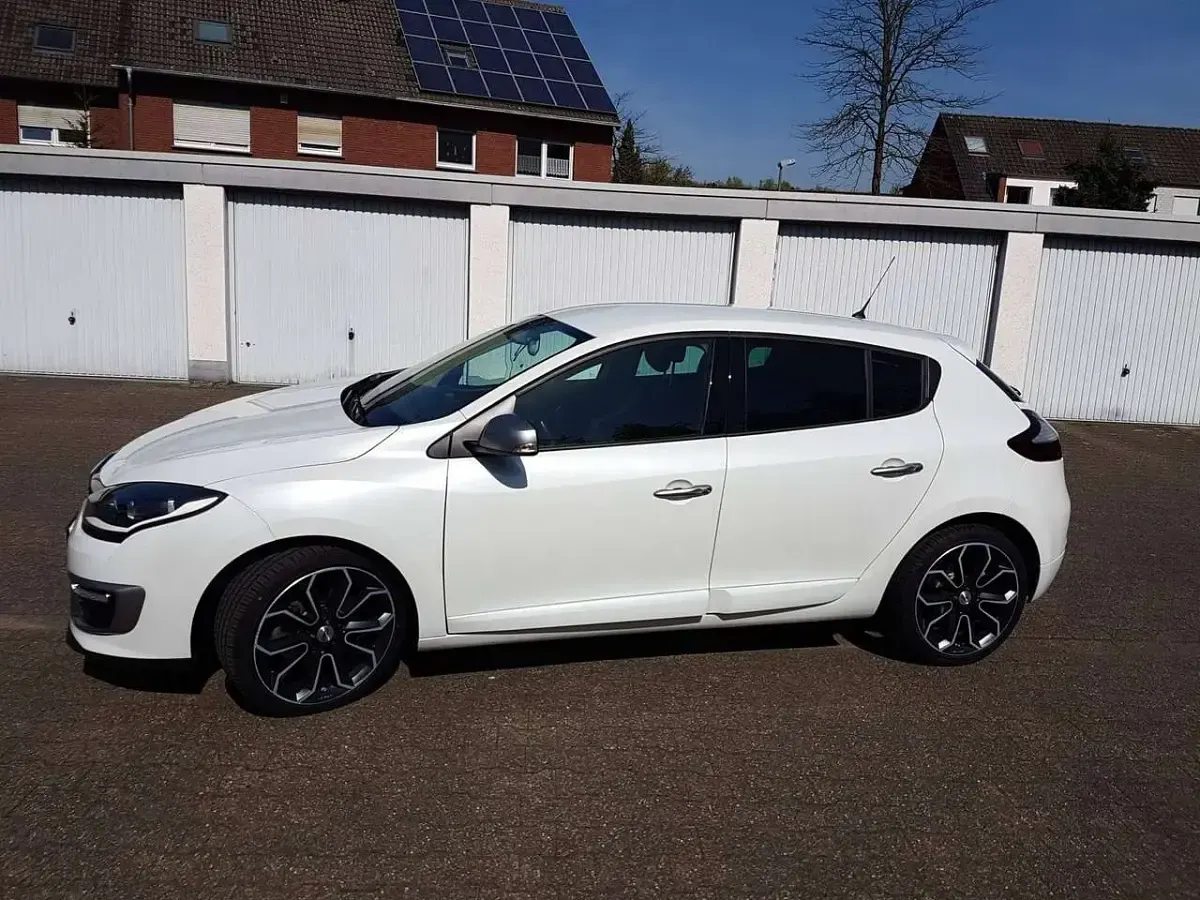Gebraucht Renault Mégane III GT 160 PS (117 kW) 2015 Weiß Limousine