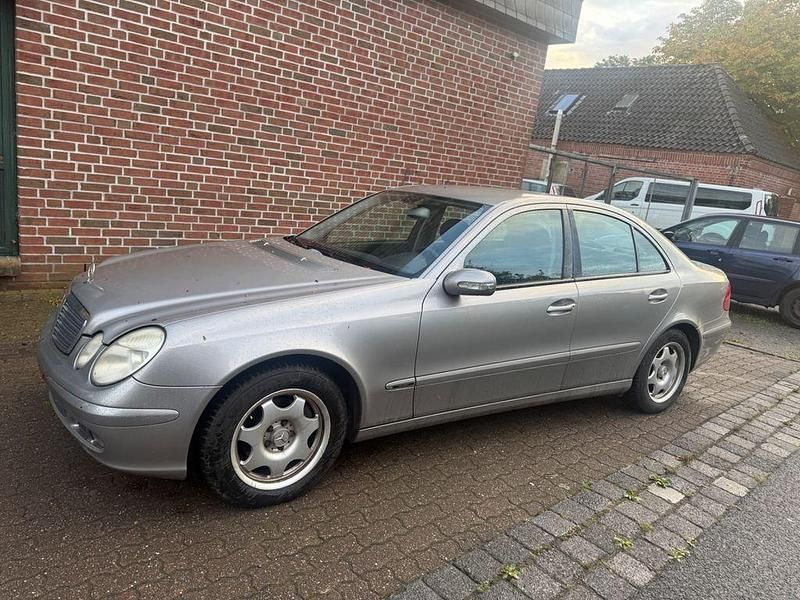 Gebraucht 2005 Mercedes E220 Classic Limousine | 2.500 € (Guter Preis) - Bild 1/4