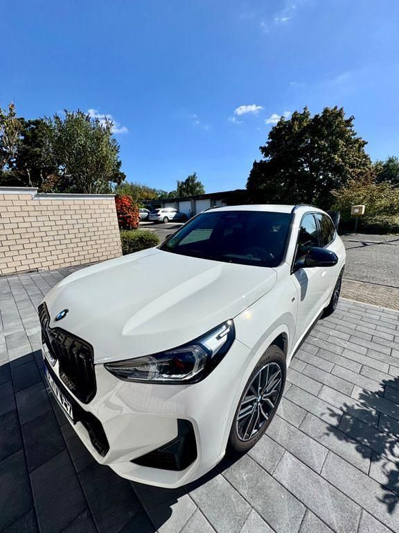 Weiß Gebraucht 2023 BMW X1 Advantage SUV | 34.700 € (Superpreis) - Bild 1/4