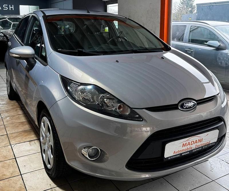 Gebraucht Ford Fiesta Trend 82 PS (60 kW) 2012 Silber Kleinwagen