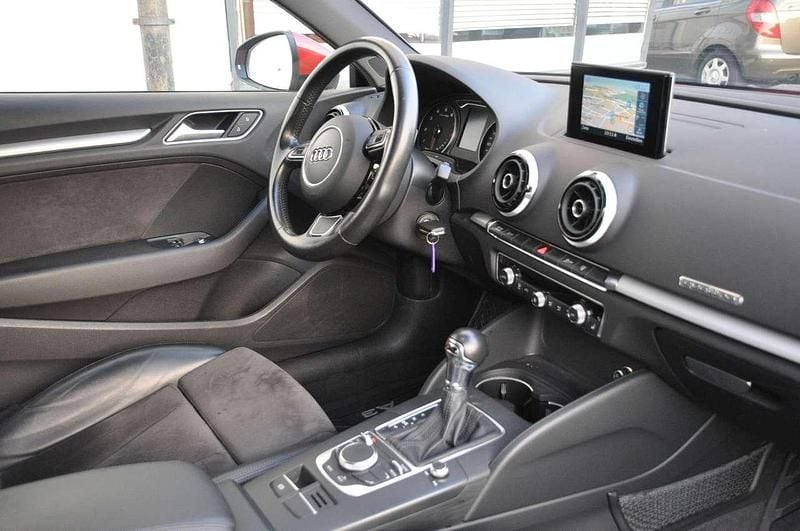 Gebraucht Audi A3 S-Line 179 PS (131 kW) 2016 Rot Limousine