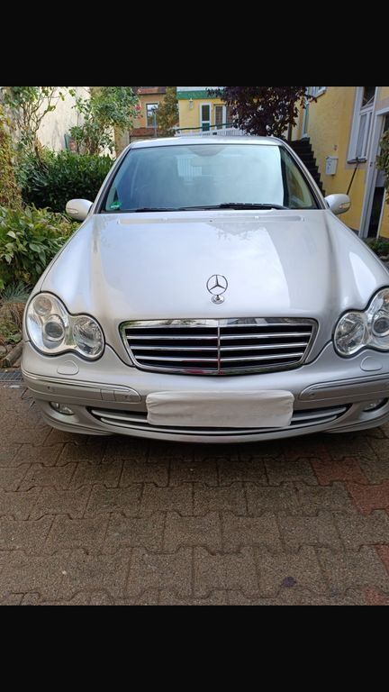 Silber Gebraucht 2007 Mercedes C280 Avantgarde Limousine | 9.550 € (Etwas zu teuer) - Bild 1/4