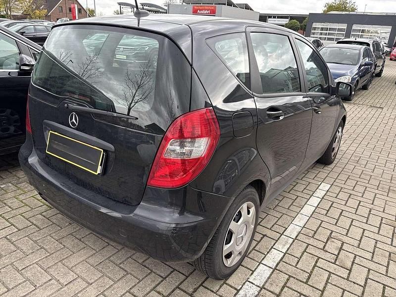 Gebraucht Mercedes A160 95 PS (69 kW) 2011 Kosmosschwarz Kleinwagen
