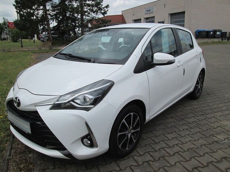 Weiß Gebraucht 2018 Toyota Yaris Team Limousine | 10.750 € (Guter Preis) - Bild 1/4