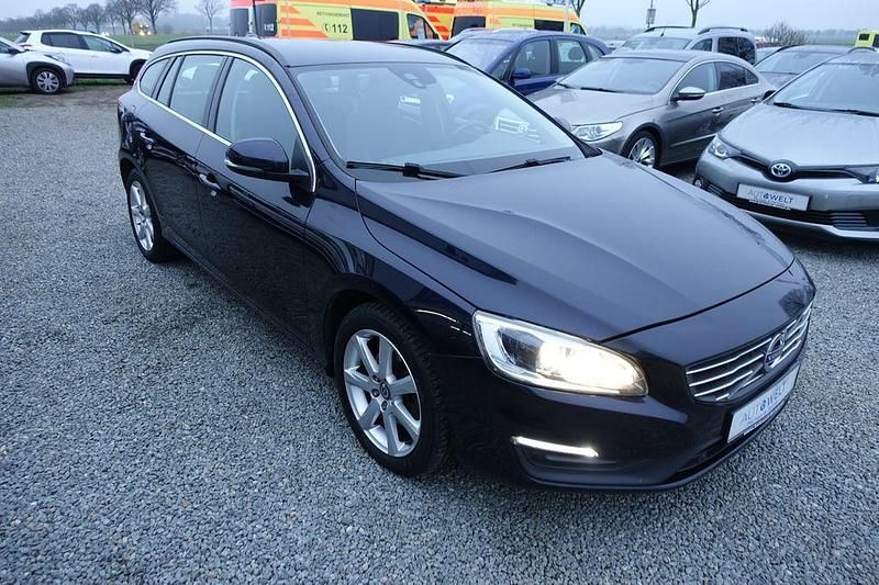 Gebraucht Volvo V60 150 PS (110 kW) 2017 Blau Kombi