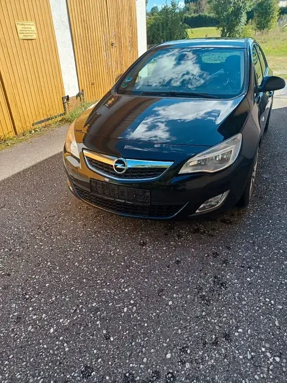 Gebraucht Opel Astra Sport 140 PS (102 kW) 2012 Schwarz Limousine