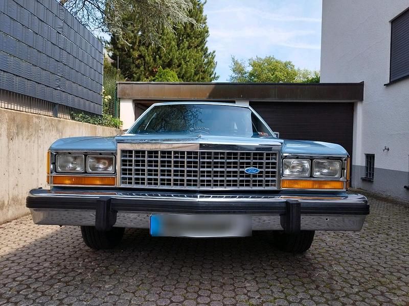 Gebraucht Ford Crown 152 PS (111 kW) 1986 Blau Limousine