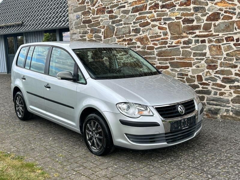 Silber Gebraucht 2008 VW Touran Conceptline Van / Kleinbus | 4.490 € (Fairer Preis) - Bild 1/4