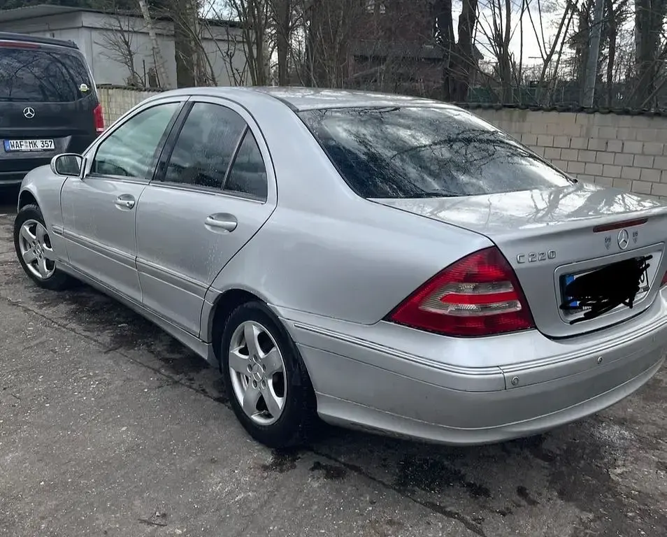 Gebraucht Mercedes C220 Elegance 150 PS (110 kW) 2004 Silber Limousine