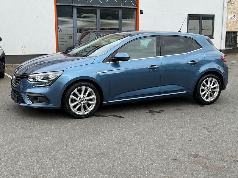 Blau Gebraucht 2016 Renault Mégane IV Intens Limousine | 9.999 € (Etwas zu teuer) - Bild 1/4