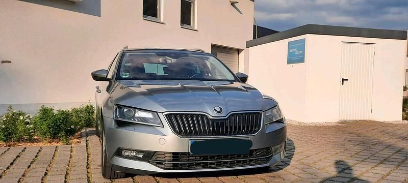 Silber Gebraucht 2016 Skoda Superb Kombi | 13.750 € (Fairer Preis) - Bild 1/4