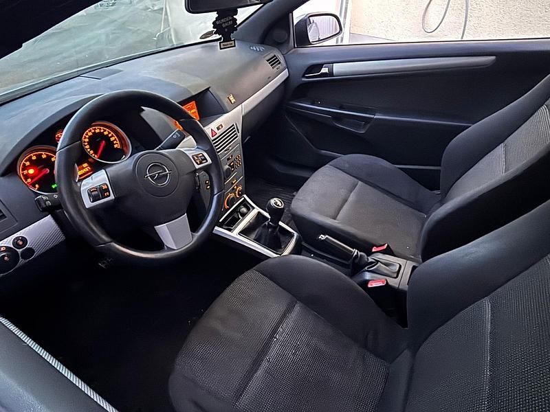 Gebraucht Opel Astra GTC 140 PS (102 kW) 2006 Silber Limousine