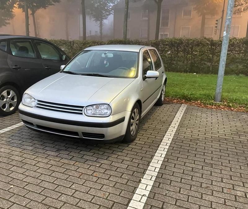 Silber Gebraucht 2000 VW Golf IV Limousine | 249 € (Superpreis) - Bild 1/4