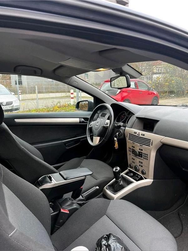 Gebraucht Opel Astra 106 PS (77 kW) 2007 Blau Coupé