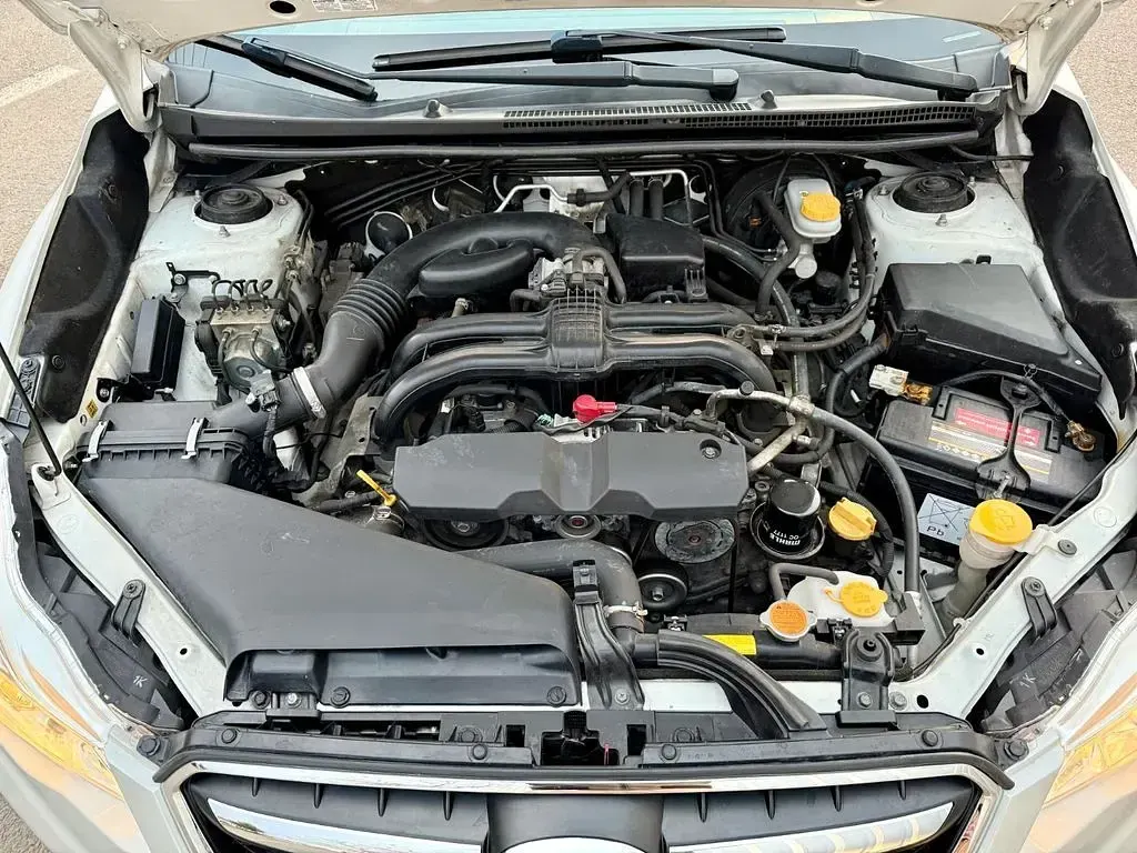 Käytetty Subaru XV Active 114 HP (83 kW) 2013 Valkoinen Katumaasturi