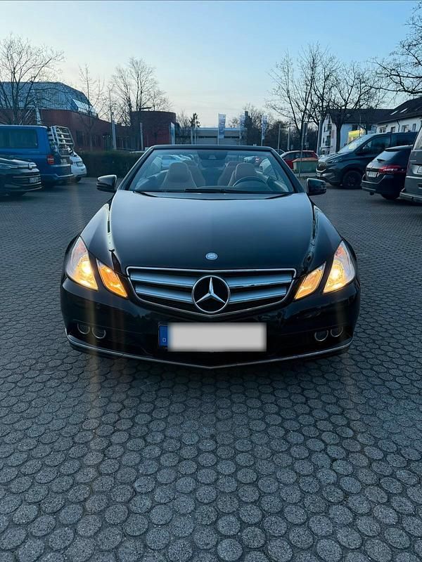 Gebraucht Mercedes E220 170 PS (125 kW) 2011 Schwarz Cabrio