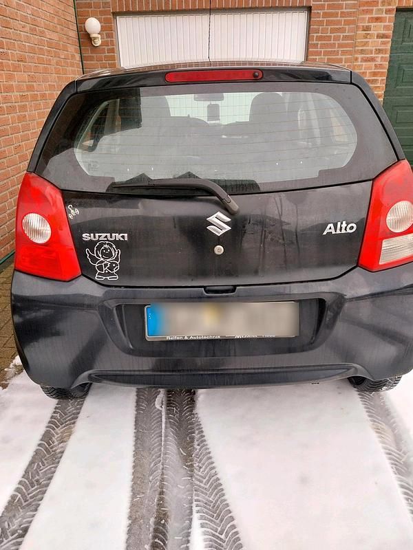 Gebraucht Suzuki Alto 68 PS (50 kW) 2012 Schwarz Kleinwagen
