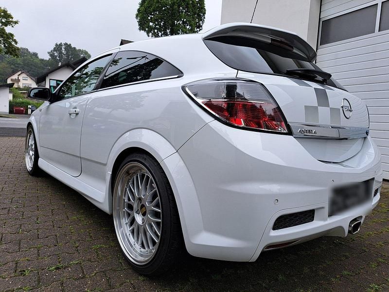 Gebraucht Opel Astra Edition 280 PS (205 kW) 2008 Weiß Coupé