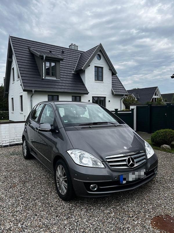 Grau Gebraucht 2010 Mercedes A180 Elegance Kleinwagen | 6.900 € (Guter Preis) - Bild 1/4