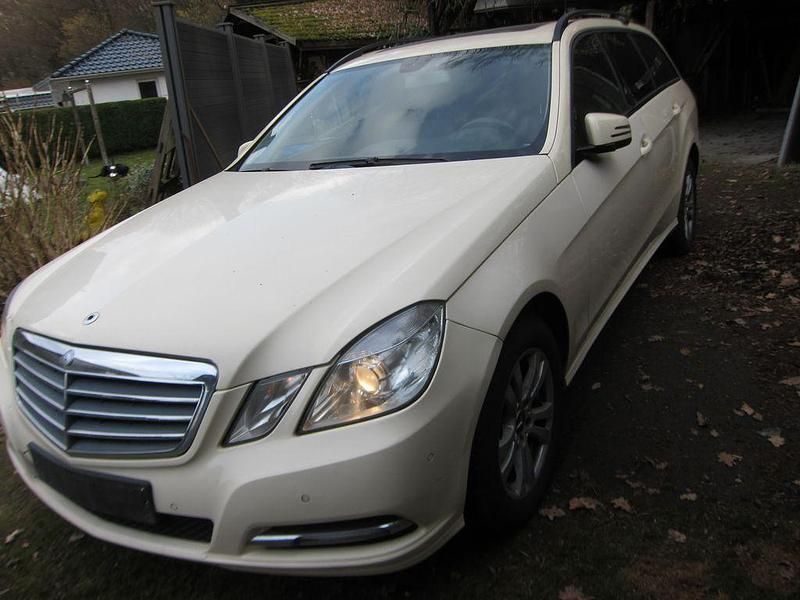 Gebraucht Mercedes E200 136 PS (100 kW) 2011 Beige Kombi