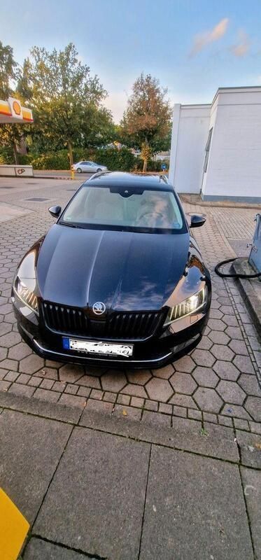 Schwarz Gebraucht 2015 Skoda Superb LAURIN & KLEMENT Kombi | 17.350 € (Guter Preis) - Bild 1/4