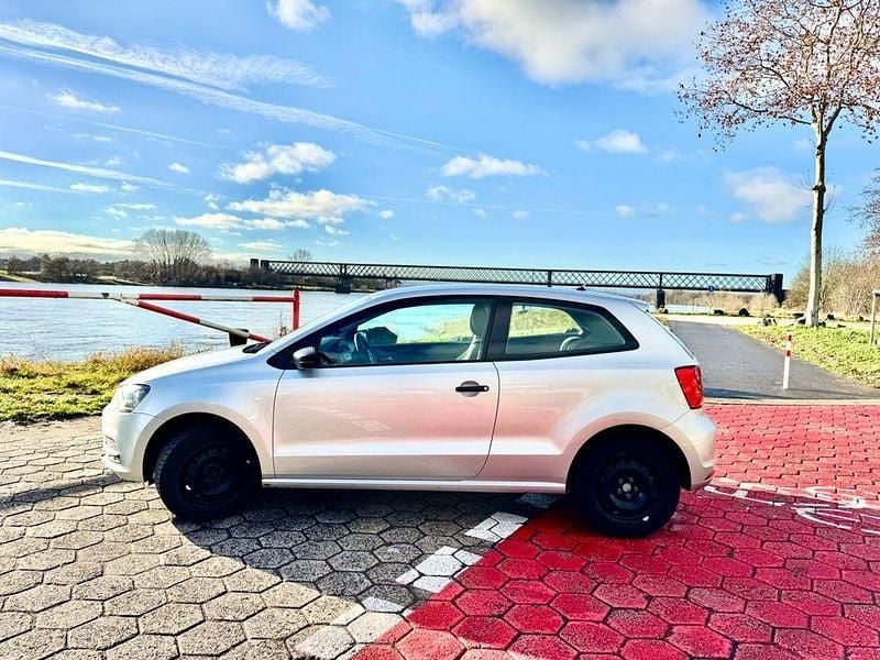 Gebraucht VW Polo Trendline 60 PS (44 kW) 2016 Silber Kleinwagen