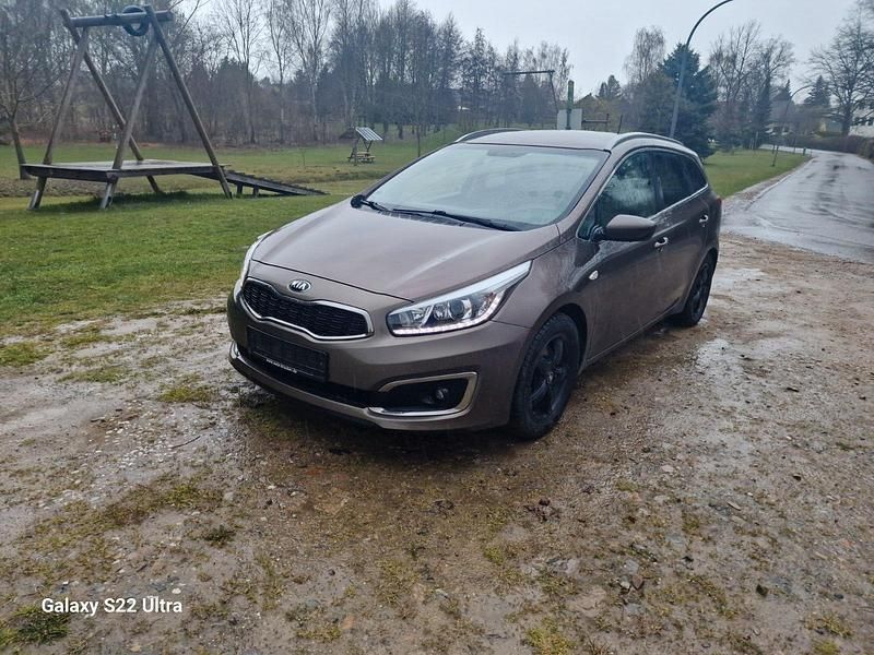 Gebraucht Kia Ceed DREAM-TEAM Edition 136 PS (100 kW) 2016 Braun Kleinwagen