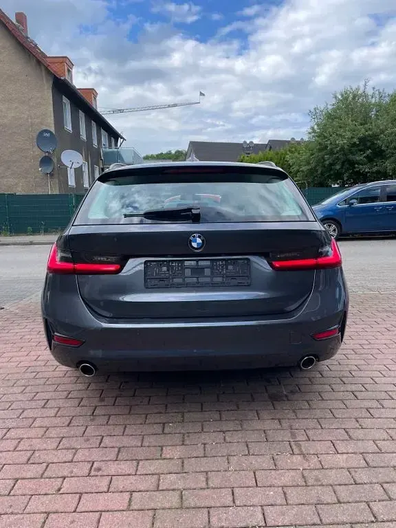 Gebraucht BMW 318 Performance 150 PS (110 kW) 2020 Grau Kombi