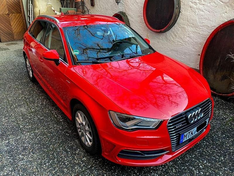 Gebraucht Audi A3 e-tron Ambiente 150 PS (110 kW) 2016 Rot Kleinwagen