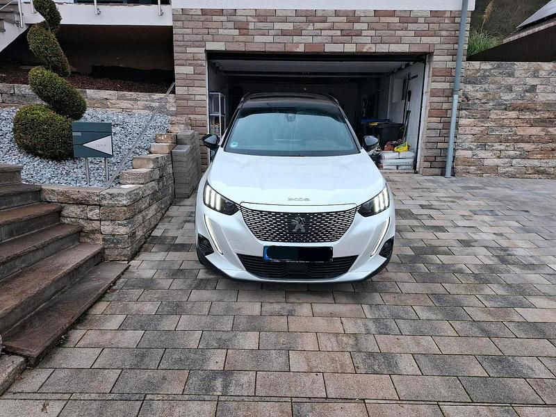Gebraucht Peugeot e-2008 GTi 100 kW (136 PS) 2021 Weiß SUV
