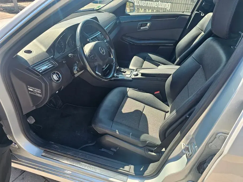 Używany Mercedes E250 204 KM (150 kW) 2010 Srebrny Sedan/Limuzyna