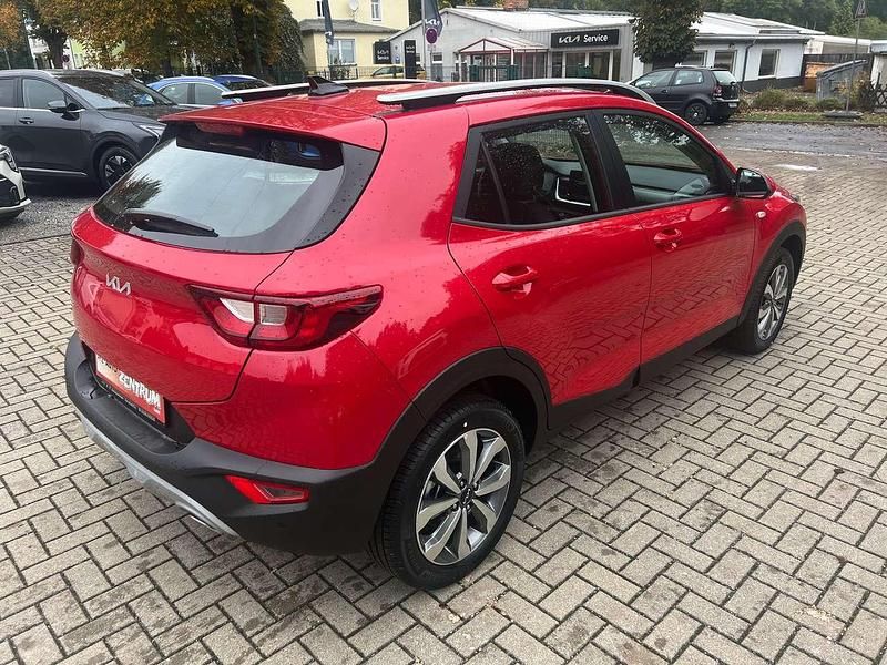 Neu Kia Stonic Vision 79 PS (58 kW) 2025 (beg) signalrot metallic SUV