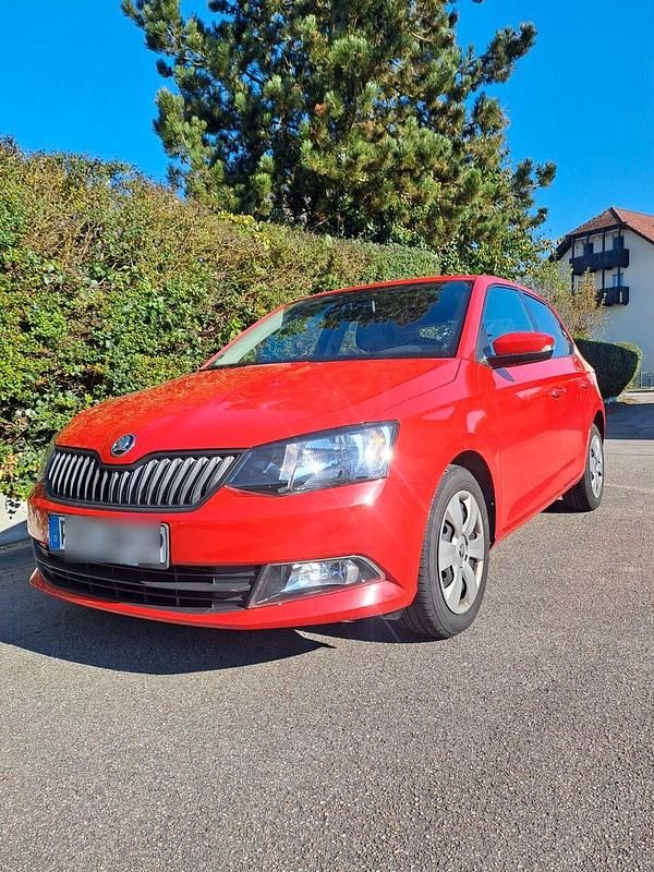 Rot Gebraucht 2017 Skoda Fabia Ambition Kleinwagen | 6.990 € (Guter Preis) - Bild 1/4