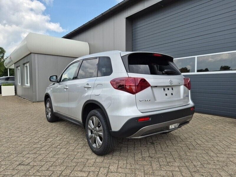 Silky silver metallic Neu 2025 Suzuki Vitara Comfort SUV | 22.850 € (Fairer Preis) - Bild 1/4