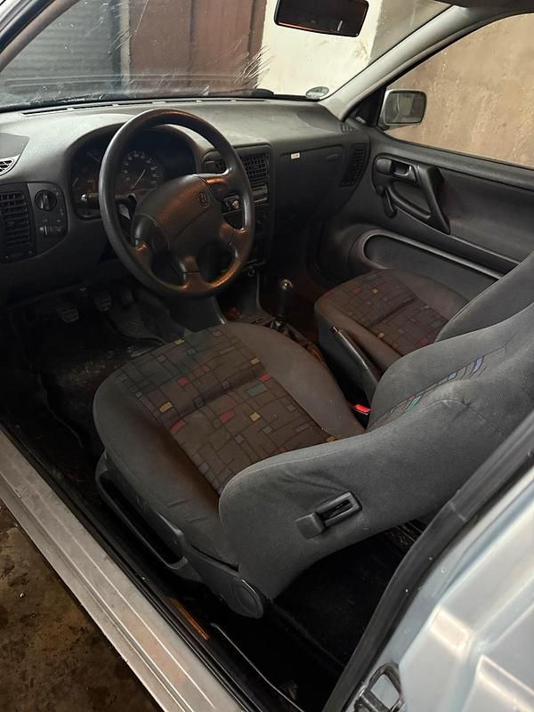 Gebraucht VW Polo 60 PS (44 kW) 1999 Silber Kleinwagen