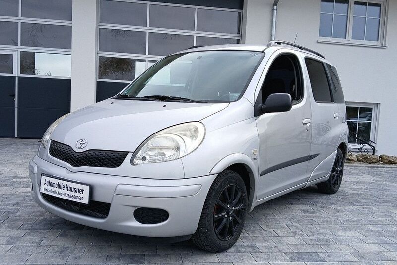 Silber Gebraucht 2004 Toyota Yaris Verso Van / Kleinbus | 3.990 € (Fairer Preis) - Bild 1/4
