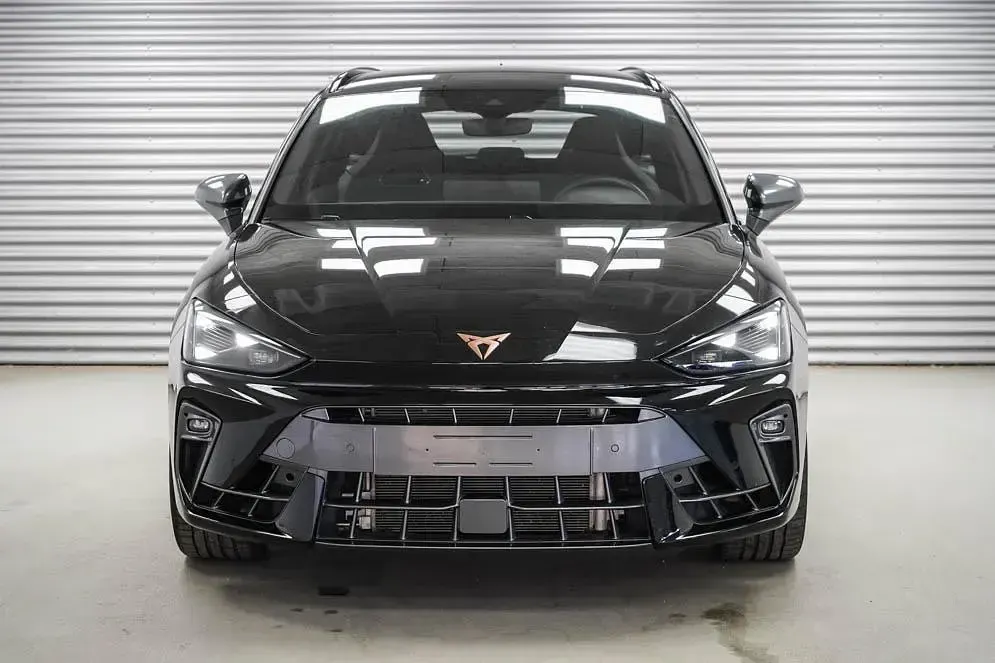 Gebraucht Cupra Leon VZ 333 PS (244 kW) 2025 Midnight black metallic (0e) Kombi