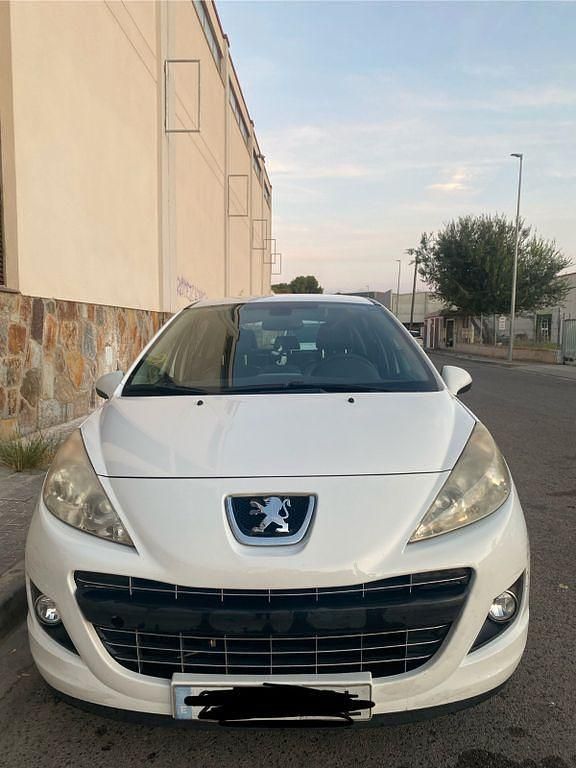 Weiß Gebraucht 2012 Peugeot 207 Forever Kombi | 5.200 € (Teuer) - Bild 1/4