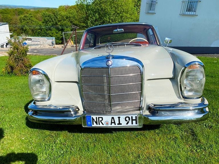 Gebraucht Mercedes W111 120 PS (88 kW) 1963 Beige Coupé