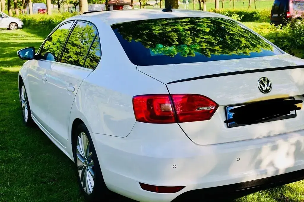 Gebraucht VW Jetta Match 140 PS (102 kW) 2012 Weiß Limousine