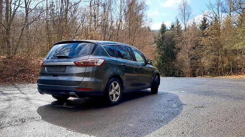 Gebraucht Ford S-MAX Titanium 180 PS (132 kW) 2016 Grau Van / Kleinbus