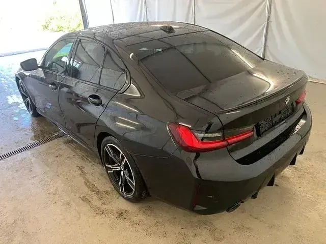 Gebraucht BMW 320 M Sport 190 PS (139 kW) 2025 Black sapphire metallic Limousine