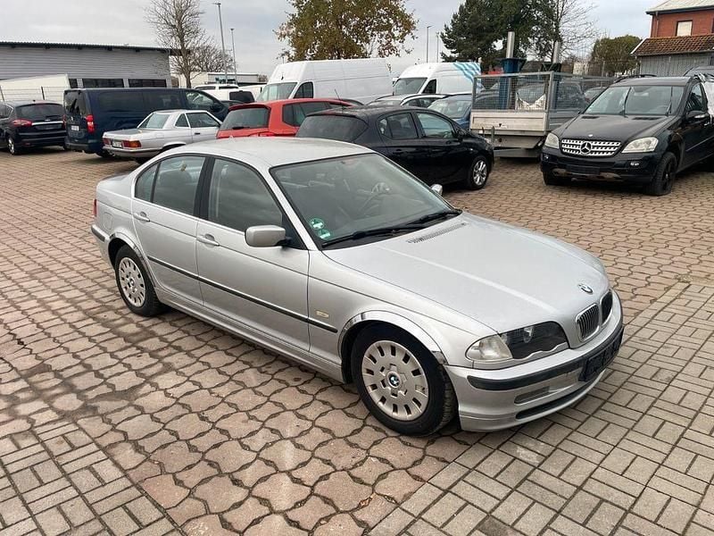 Silber Gebraucht 2001 BMW 320 Sport Line Limousine | 2.500 € (Superpreis) - Bild 1/4