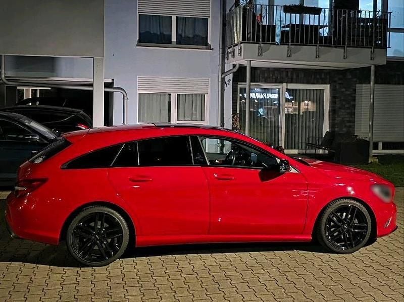 Gebraucht Mercedes CLA180 Urban 122 PS (89 kW) 2017 Rot Limousine