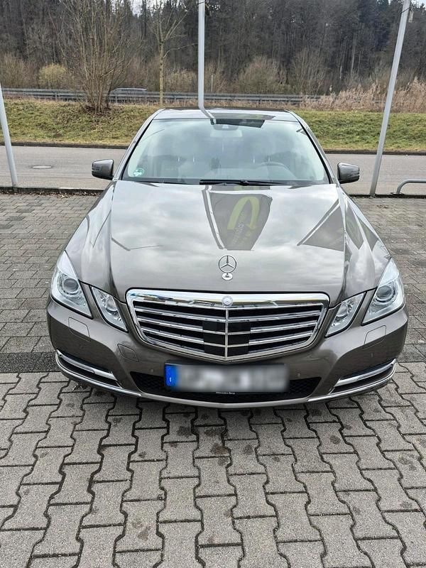 Beige Gebraucht 2011 Mercedes 250 Limousine | 15.300 € (Fairer Preis) - Bild 1/4