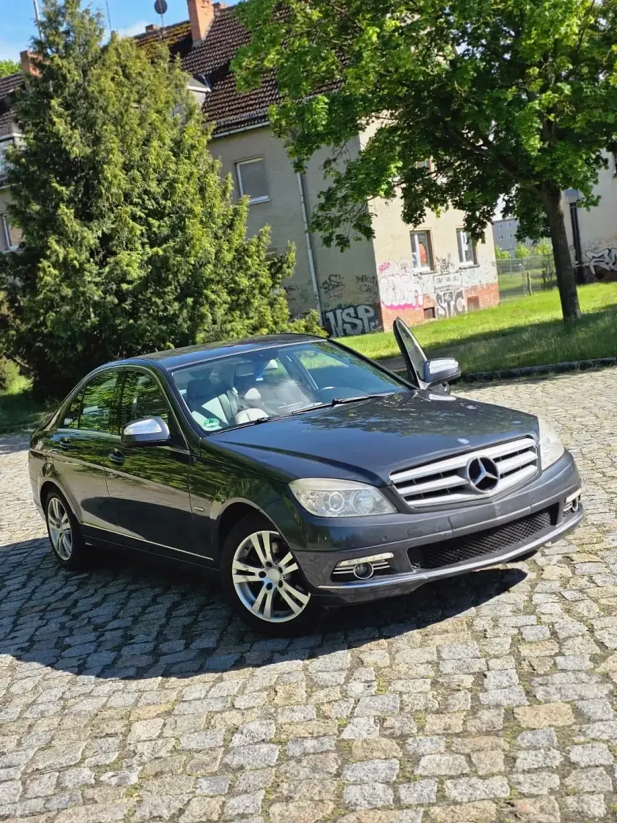 Gebraucht Mercedes C230 204 PS (150 kW) 2009 Grau Limousine