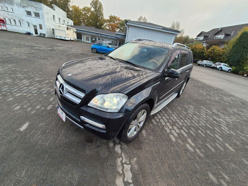 Schwarz Gebraucht 2011 Mercedes GL500 AMG SUV | 29.992 € - Bild 1/4